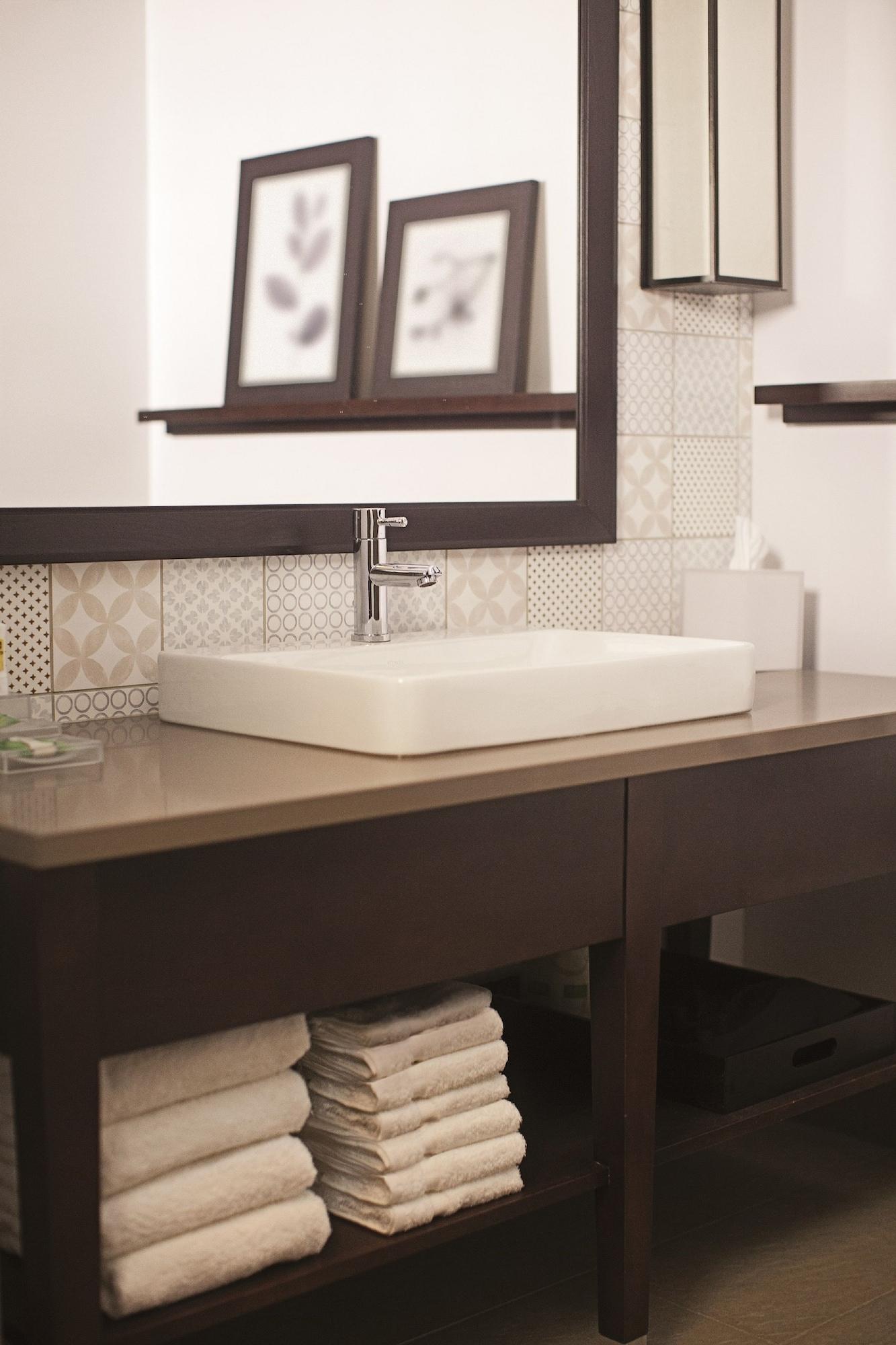 Country & By Radisson, North, Ca Hotel 2*