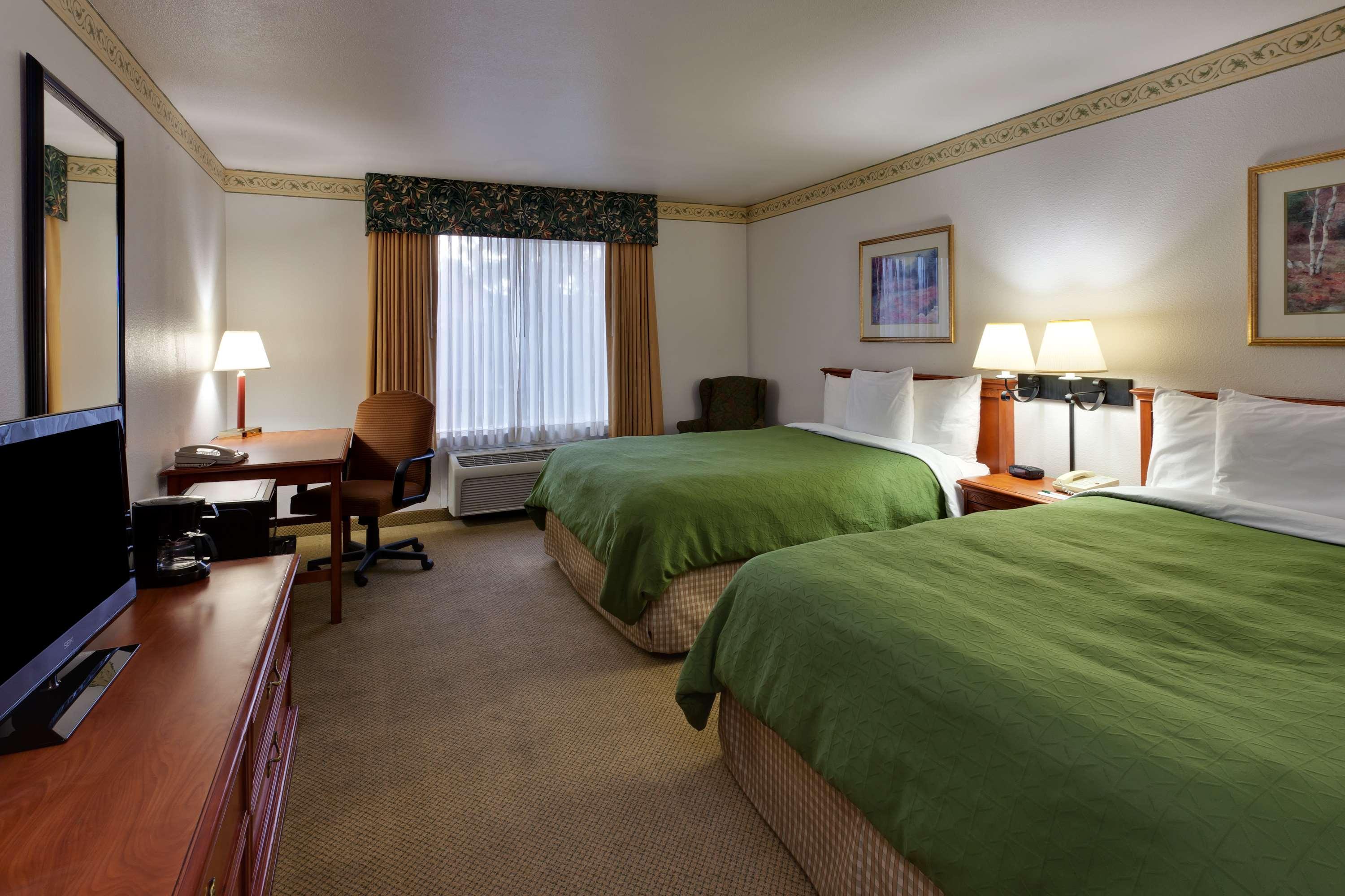 Country & By Radisson, North, Ca Fresno