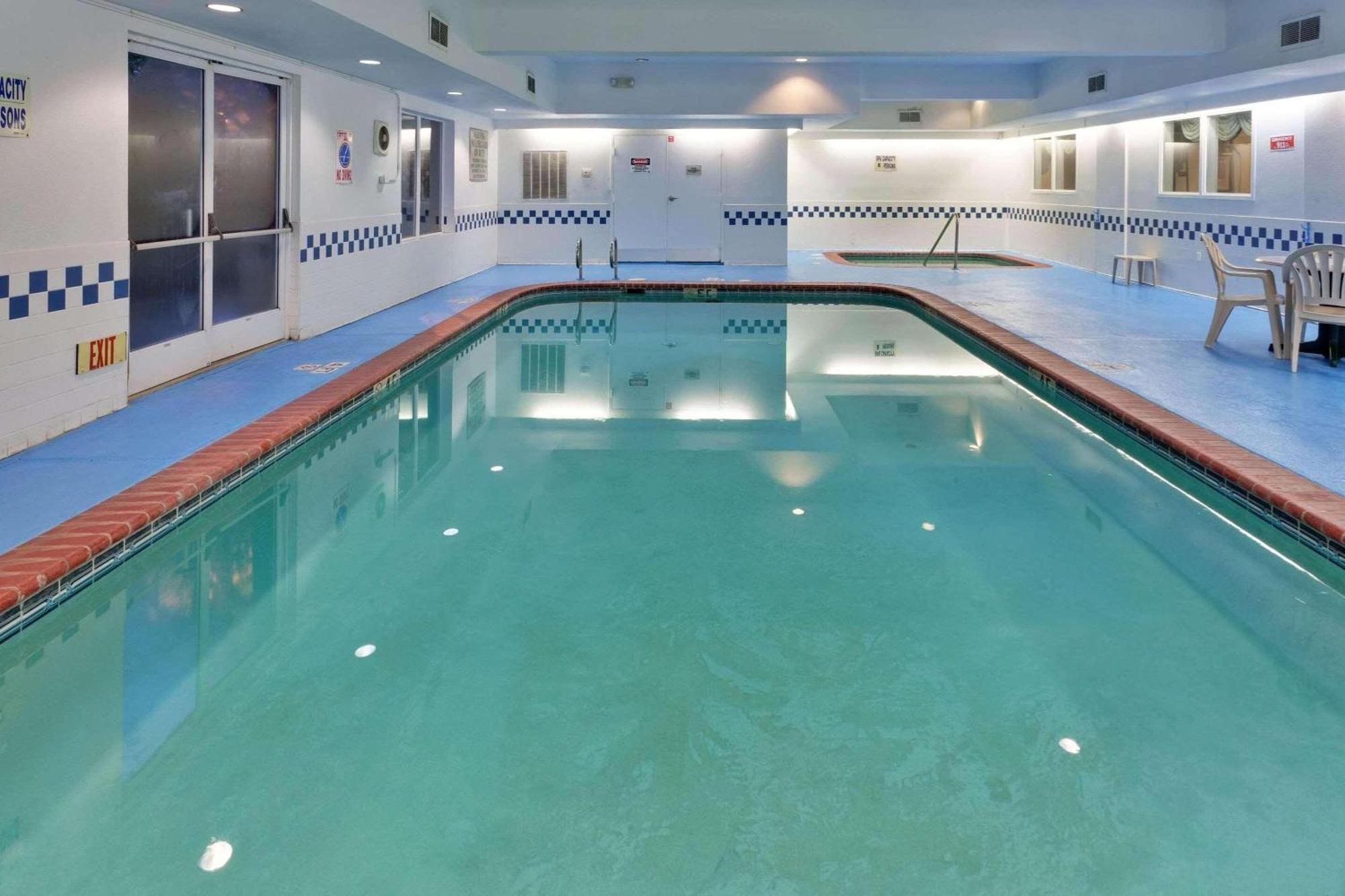 Hotel Country & By Radisson, North, Ca