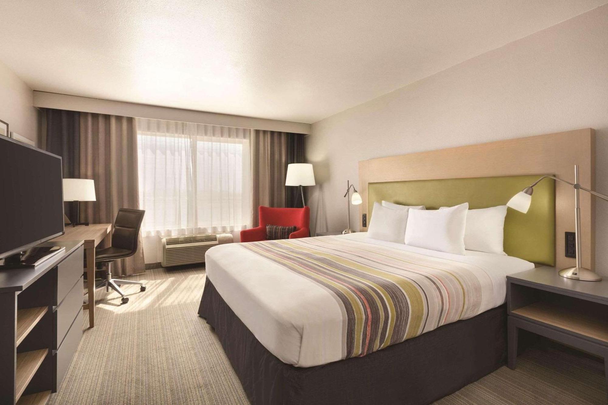 Hotel Country & By Radisson, North, Ca 2*