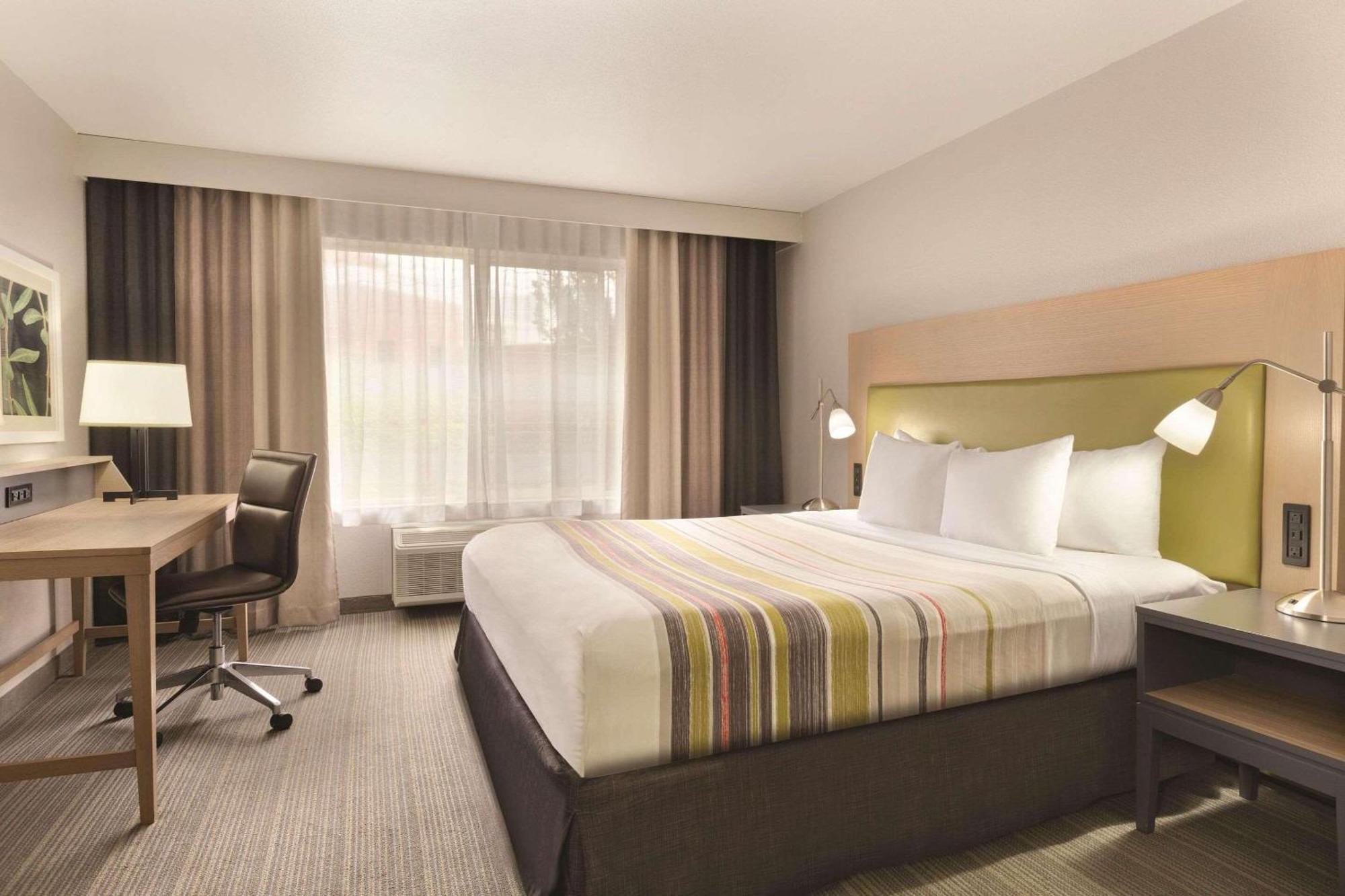 Country & By Radisson, North, Ca 2* Fresno