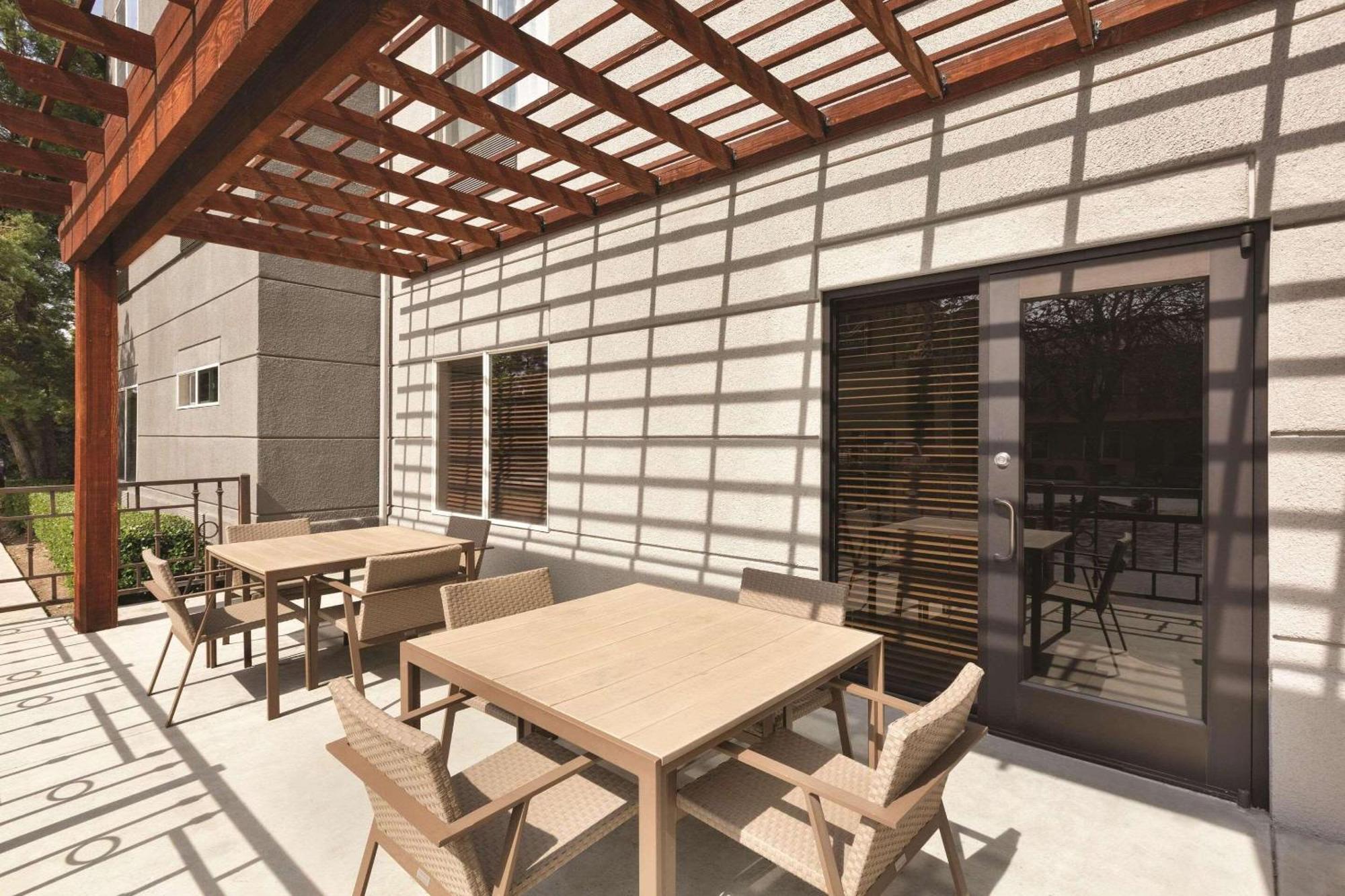 Hotel Country & By Radisson, North, Ca 2*