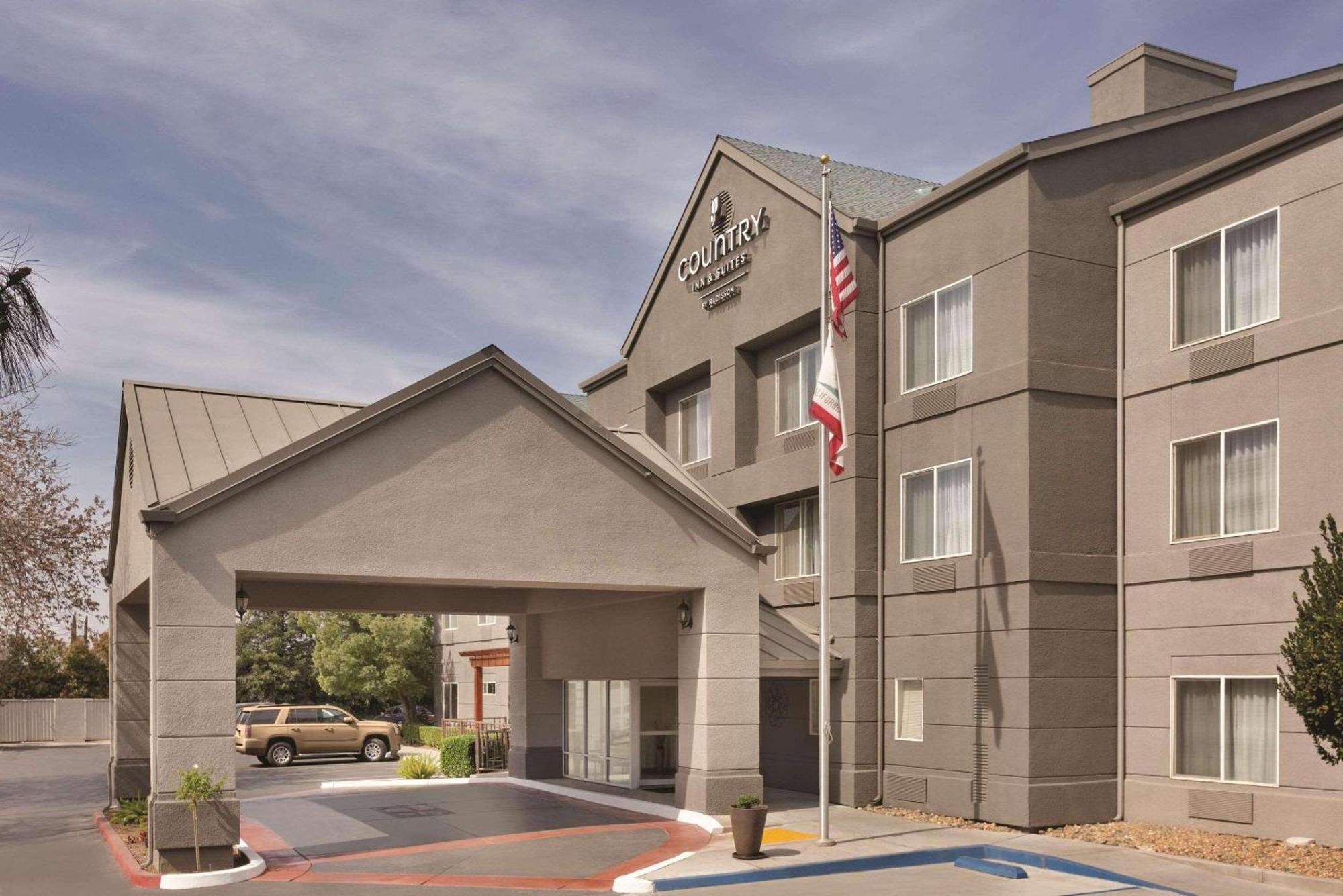Country & By Radisson, North, Ca 2*