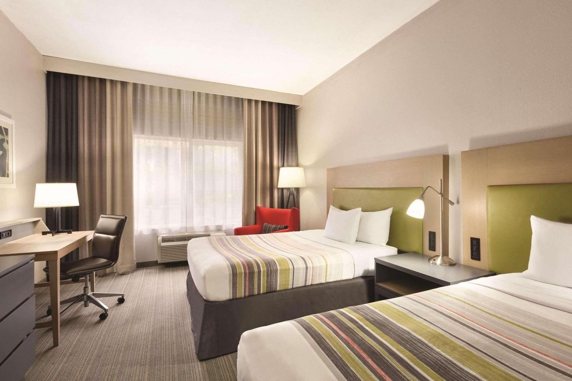 Country & By Radisson, North, Ca