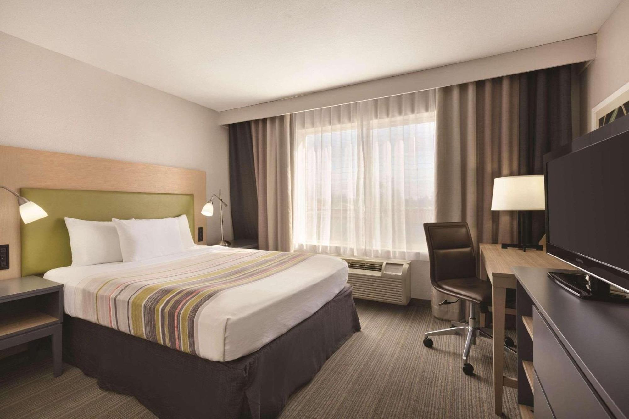 Country & By Radisson, North, Ca Hotel